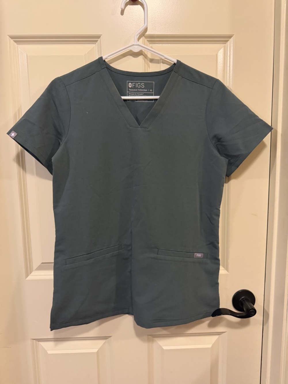 FIGS Women's V-Neck Scrub Top in Bonsai